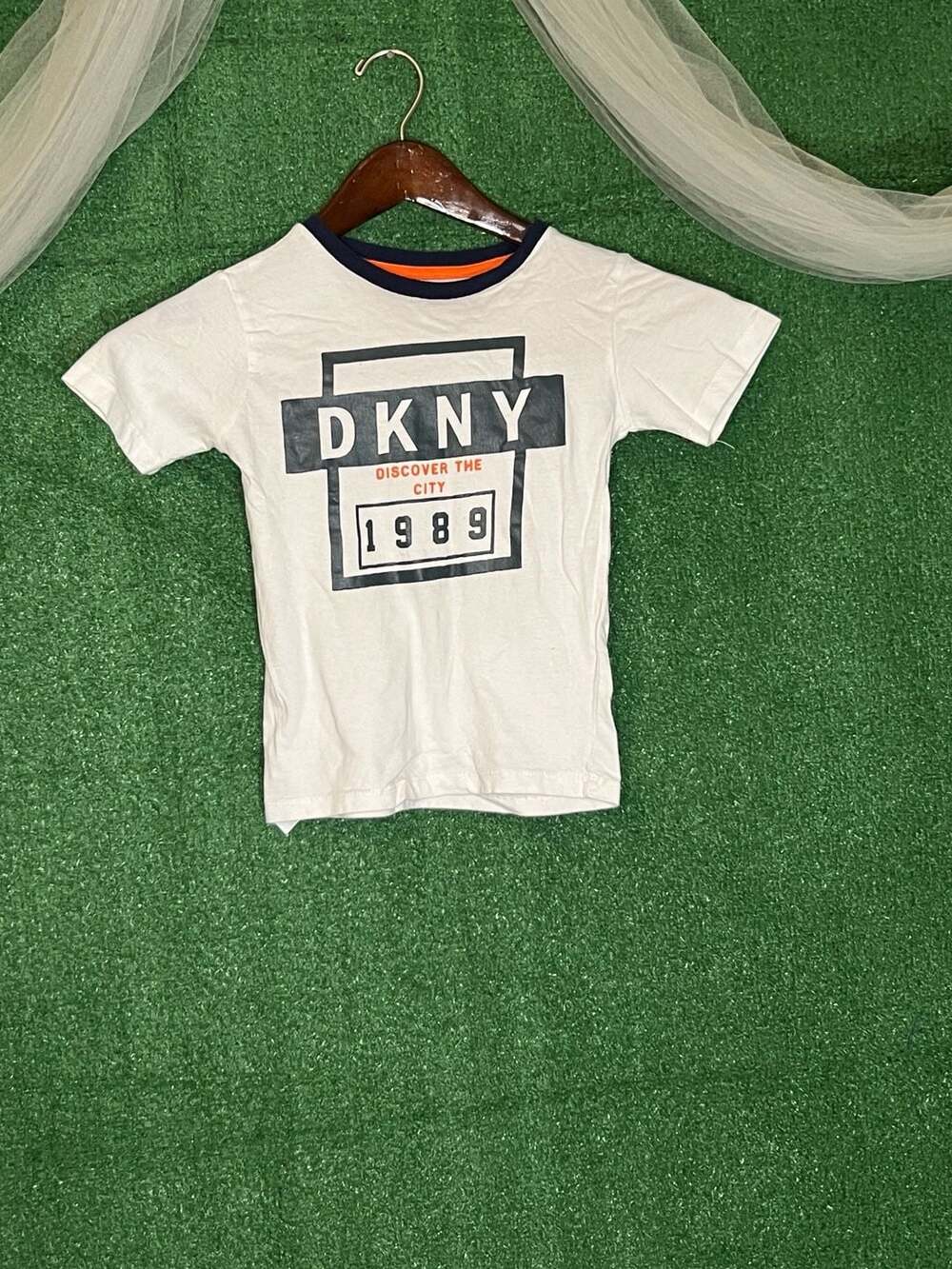 DKNY Graphic T-Shirt Size 5 White Cotton Discover The City 1989